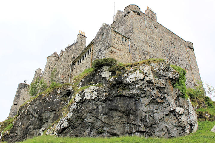 Photograph of Duart Castle